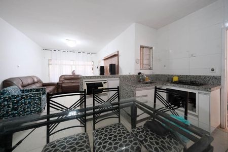 Casa à venda com 180m², 3 quartos e 4 vagasSala/Cozinha