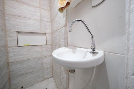 Casa à venda com 180m², 3 quartos e 4 vagasBanheiro da Suíte 2