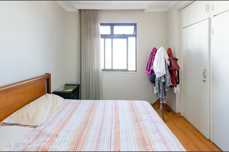 Apartamento à venda com 129m², 4 quartos e 2 vagasQuarto 2