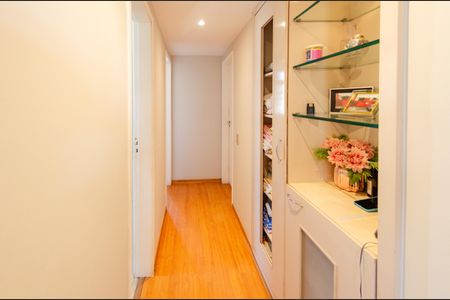 Apartamento à venda com 129m², 4 quartos e 2 vagasCorredor