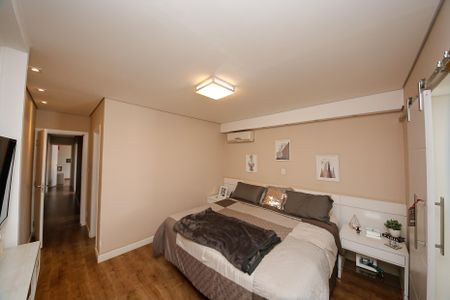 Casa à venda com 194m², 4 quartos e 2 vagasSuíte