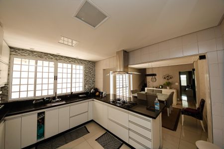 Casa à venda com 194m², 4 quartos e 2 vagasCozinha