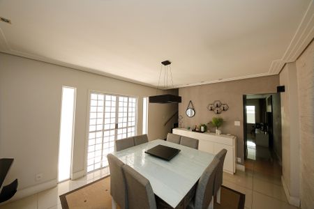 Casa à venda com 194m², 4 quartos e 2 vagasCopa