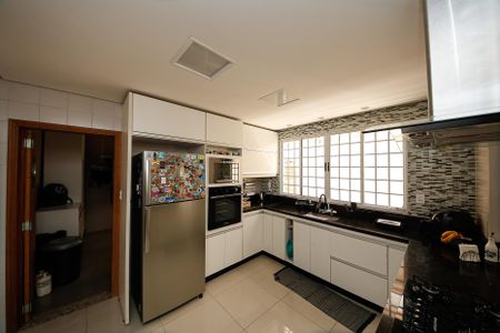 Casa à venda com 194m², 4 quartos e 2 vagasCozinha