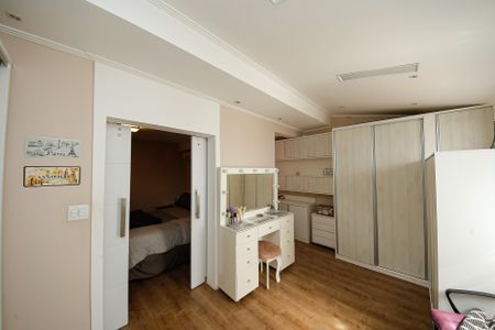 Casa à venda com 194m², 4 quartos e 2 vagasCloset Suíte