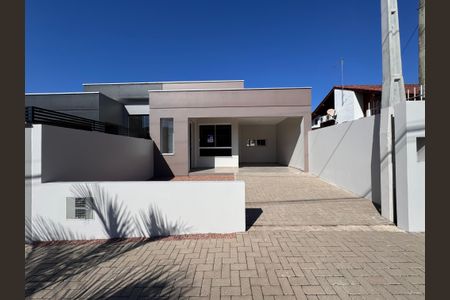 Casa à venda com 117m², 3 quartos e 2 vagasFachada