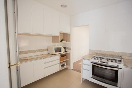 Casa para alugar com 220m², 4 quartos e 2 vagasCozinha