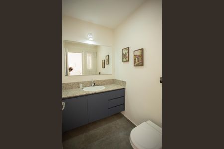 Casa para alugar com 220m², 4 quartos e 2 vagasLavabo