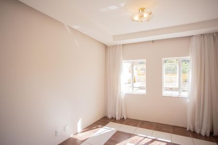 Casa para alugar com 220m², 4 quartos e 2 vagasSala