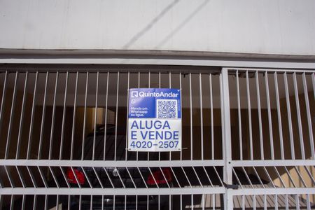 Casa para alugar com 220m², 4 quartos e 2 vagasFachada com plaquinha