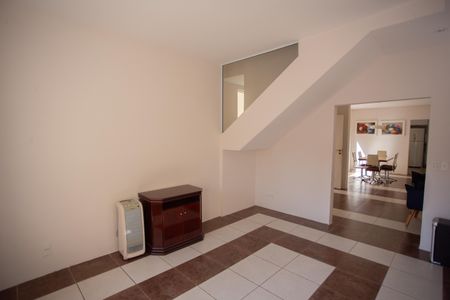 Casa para alugar com 220m², 4 quartos e 2 vagasSala