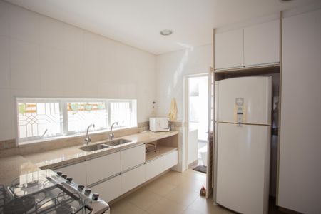 Casa para alugar com 220m², 4 quartos e 2 vagasCozinha