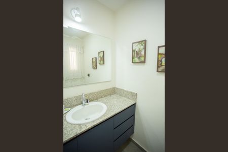 Casa para alugar com 220m², 4 quartos e 2 vagasLavabo