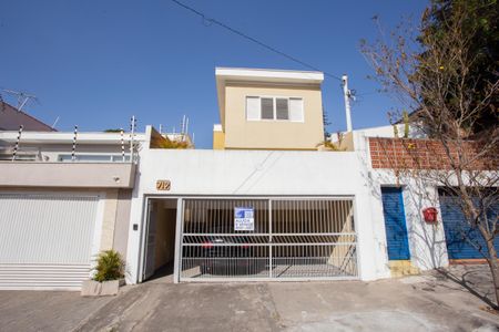 Casa para alugar com 220m², 4 quartos e 2 vagasFachada com plaquinha