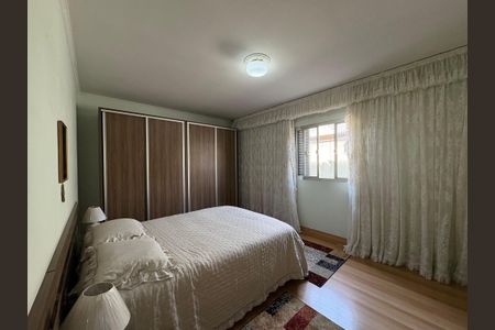Casa à venda com 378m², 3 quartos e 11 vagasQuarto 2