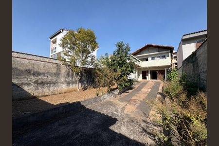 Casa à venda com 378m², 3 quartos e 11 vagasQuintal