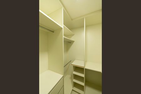 Apartamento à venda com 130m², 3 quartos e 2 vagasCloset da suíte