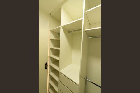 Apartamento à venda com 130m², 3 quartos e 2 vagasCloset da suíte