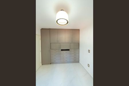 Apartamento à venda com 130m², 3 quartos e 2 vagasQuarto 2