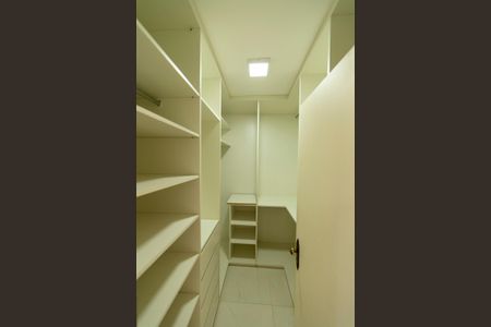 Apartamento à venda com 130m², 3 quartos e 2 vagasCloset da suíte