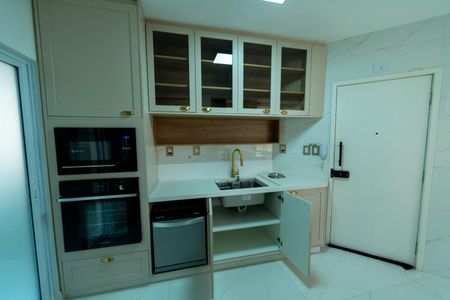 Apartamento à venda com 130m², 3 quartos e 2 vagasCozinha