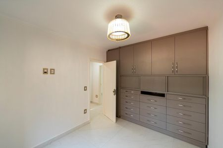 Apartamento à venda com 130m², 3 quartos e 2 vagasQuarto 2
