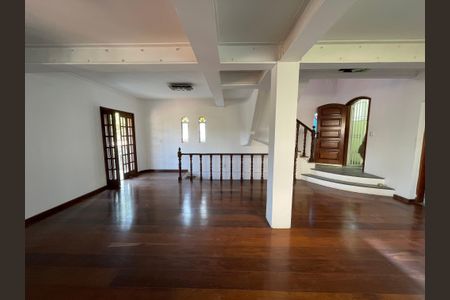 Sala de casa à venda com 6 quartos, 300m² em Cidade São Francisco, São Paulo