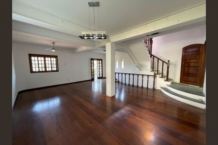 Sala de casa à venda com 6 quartos, 300m² em Cidade São Francisco, São Paulo