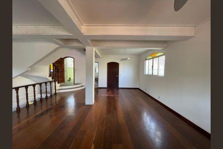 Sala de casa à venda com 6 quartos, 300m² em Cidade São Francisco, São Paulo