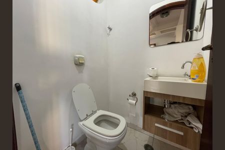 Casa à venda com 300m², 6 quartos e 4 vagasBanheiro 2