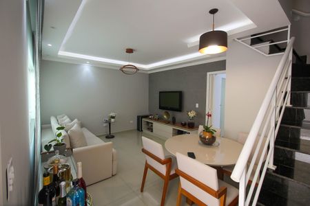 Casa à venda com 90m², 3 quartos e 2 vagas Casa à venda com 90m², 3 quartos e 2 vagasSala