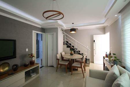 Casa à venda com 90m², 3 quartos e 2 vagas Casa à venda com 90m², 3 quartos e 2 vagasSala