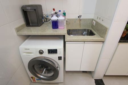 Casa à venda com 90m², 3 quartos e 2 vagas Casa à venda com 90m², 3 quartos e 2 vagasÁrea de Serviço