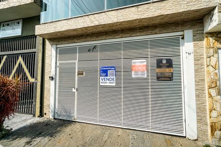 Casa à venda com 231m², 5 quartos e 3 vagasFachada