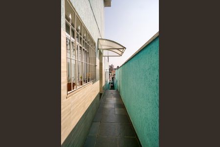 Casa à venda com 231m², 5 quartos e 3 vagasCorredor lateral