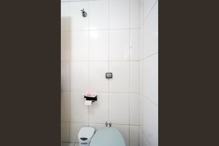 Casa à venda com 231m², 5 quartos e 3 vagasBanheiro social térreo