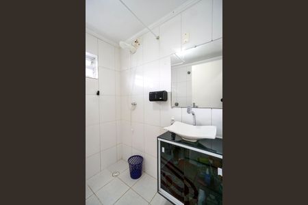 Casa à venda com 231m², 5 quartos e 3 vagas  casa 02   Banheiro social térreo