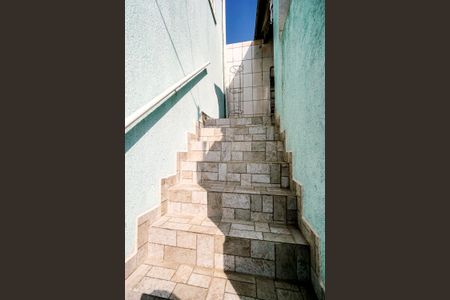 Casa à venda com 231m², 5 quartos e 3 vagasEscada da lavanderia