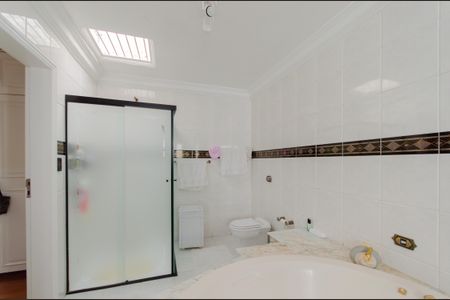 Casa à venda com 300m², 3 quartos e 4 vagasBanheiro da Suíte 2