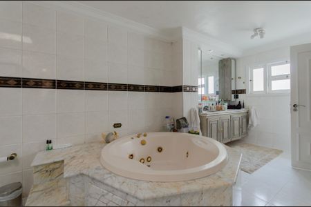 Casa à venda com 300m², 3 quartos e 4 vagasBanheiro da Suíte 2