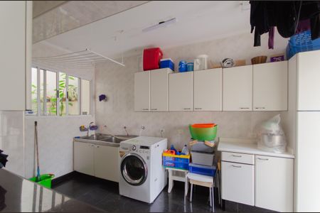 Casa à venda com 300m², 3 quartos e 4 vagasÁrea de Serviço