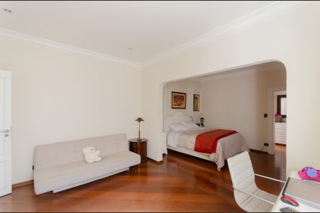 Casa à venda com 300m², 3 quartos e 4 vagasSuíte 2