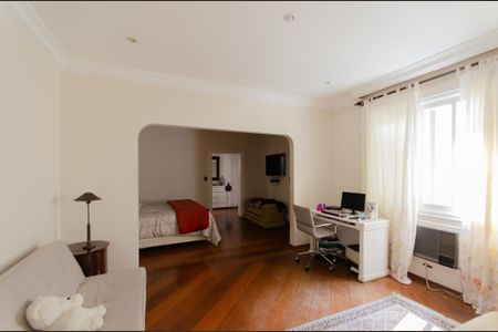 Casa à venda com 300m², 3 quartos e 4 vagasSuíte 2