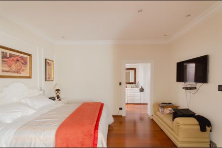 Casa à venda com 300m², 3 quartos e 4 vagasSuíte 2