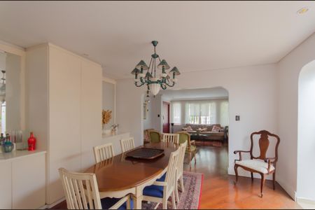 Casa à venda com 300m², 3 quartos e 4 vagasSala