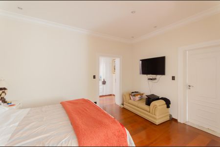 Casa à venda com 300m², 3 quartos e 4 vagasSuíte 2