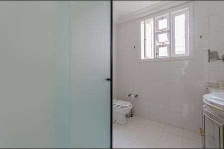 Casa à venda com 300m², 3 quartos e 4 vagasBanheiro da Suíte 1