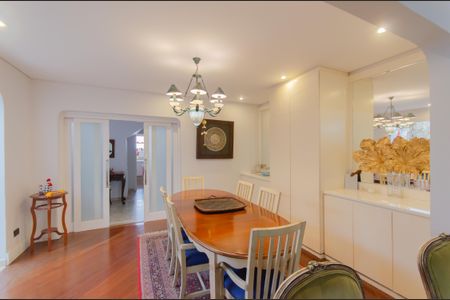 Casa à venda com 300m², 3 quartos e 4 vagasSala