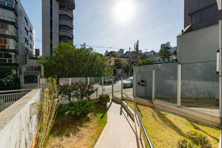 Apartamento à venda com 75m², 2 quartos e 2 vagasEntrada