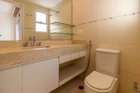 Apartamento à venda com 245m², 4 quartos e 4 vagas Apartamento à venda com 245m², 4 quartos e 4 vagasBanheiro da Suíte 2